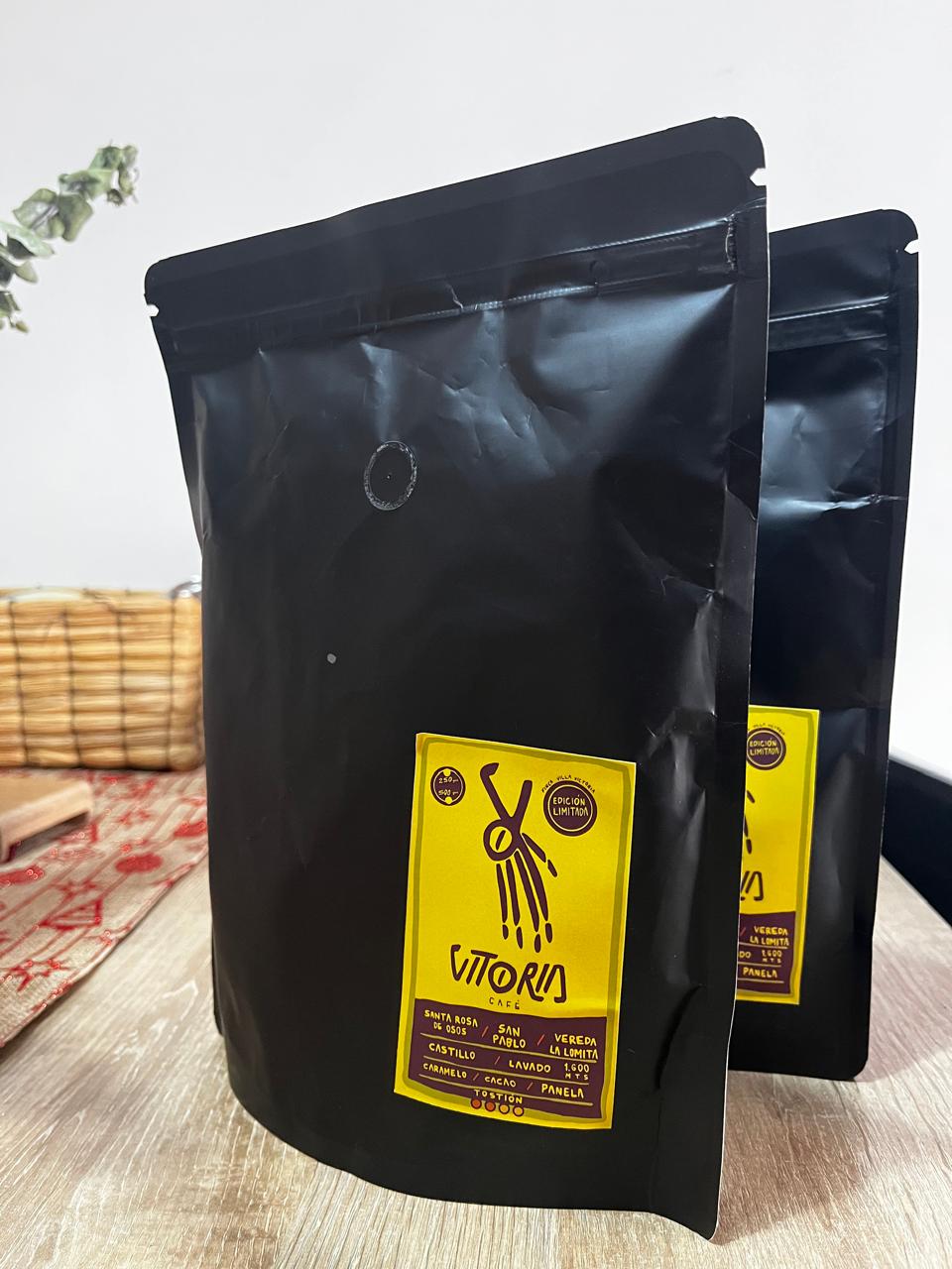 Combo Café ☕+ Nudo de cardamomo 🥯+ Despertar 🥯+ Pain au chocolat 🥯