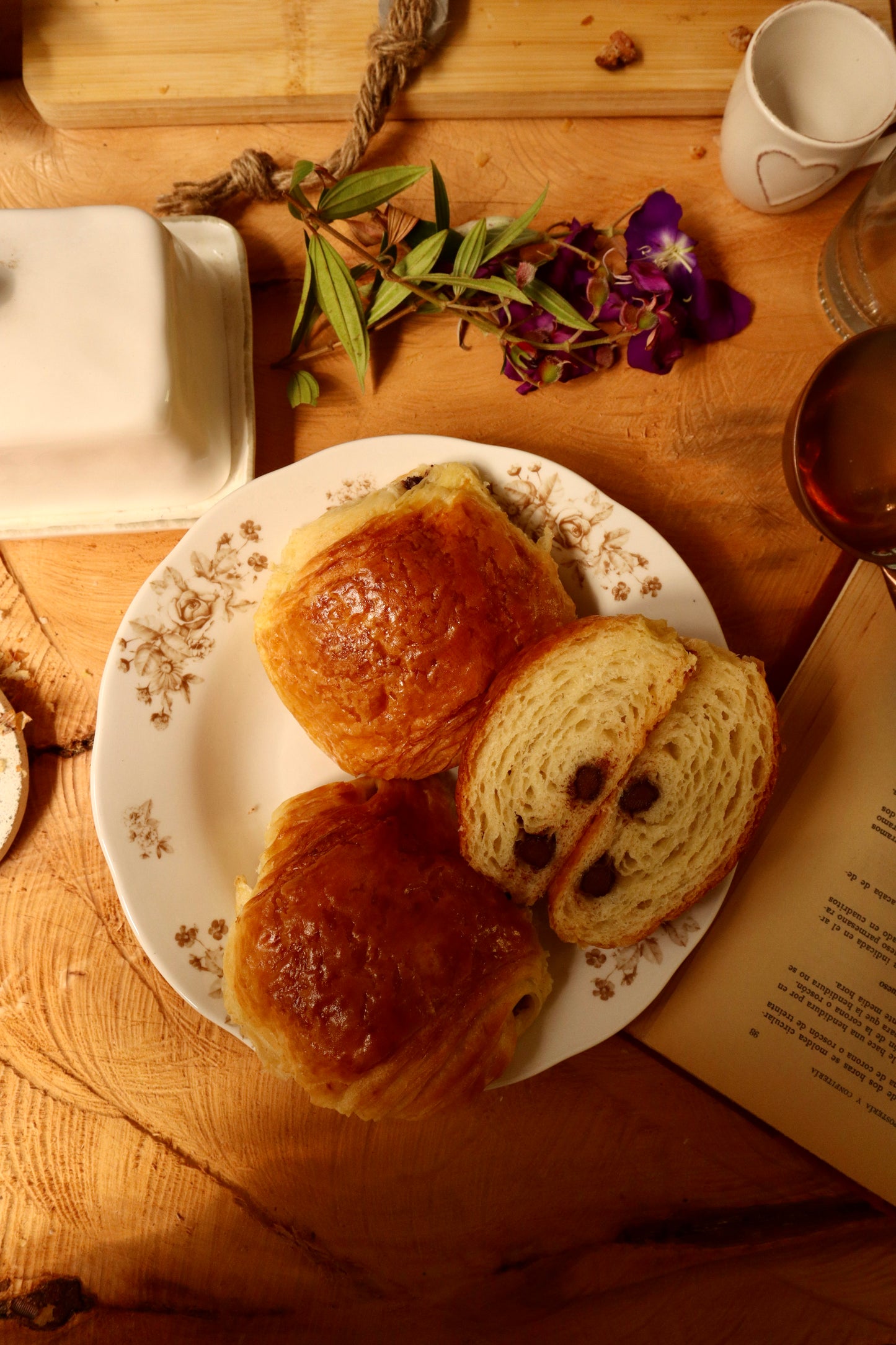 Combo Café ☕+ Nudo de cardamomo 🥯+ Despertar 🥯+ Pain au chocolat 🥯