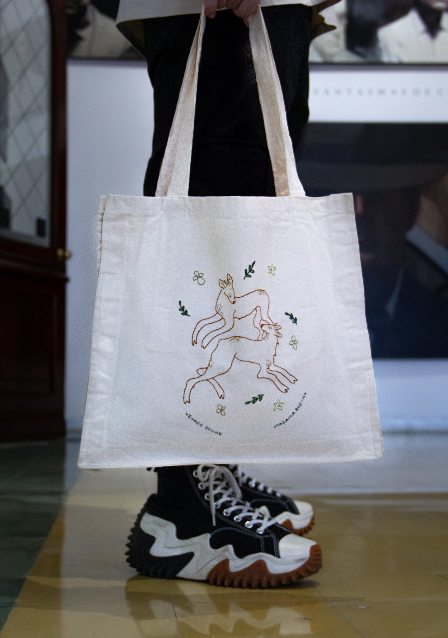 Tote bag bordada a mano
