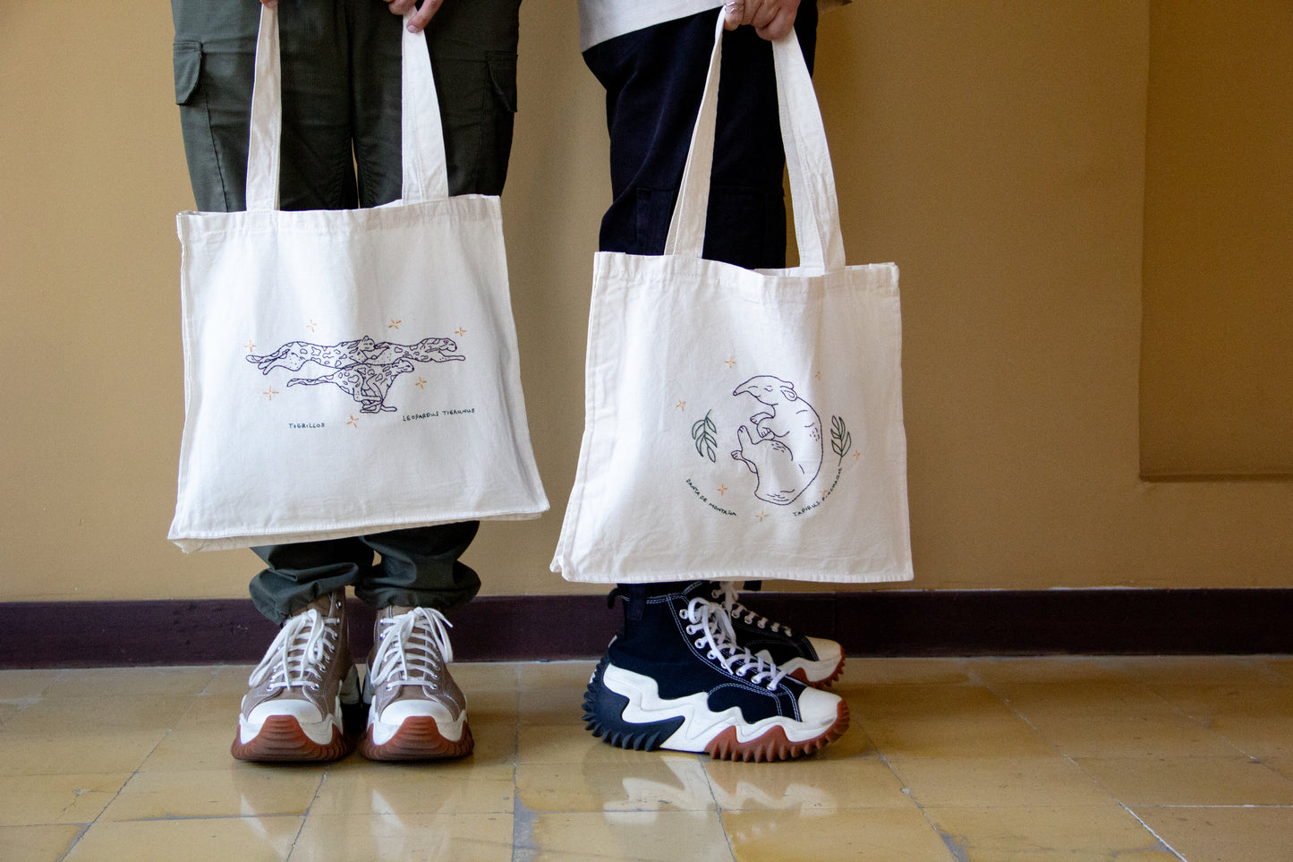 Tote bag bordada a mano