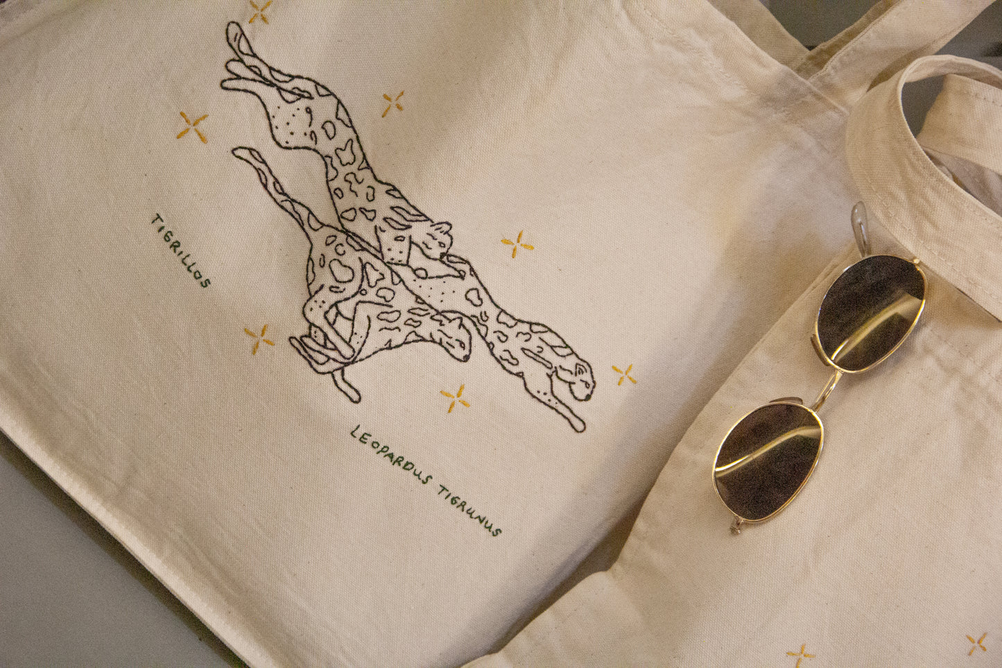 Tote bag bordada a mano