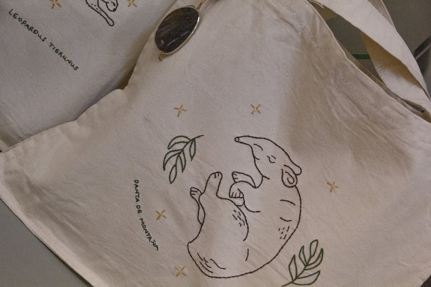 Tote bag bordada a mano