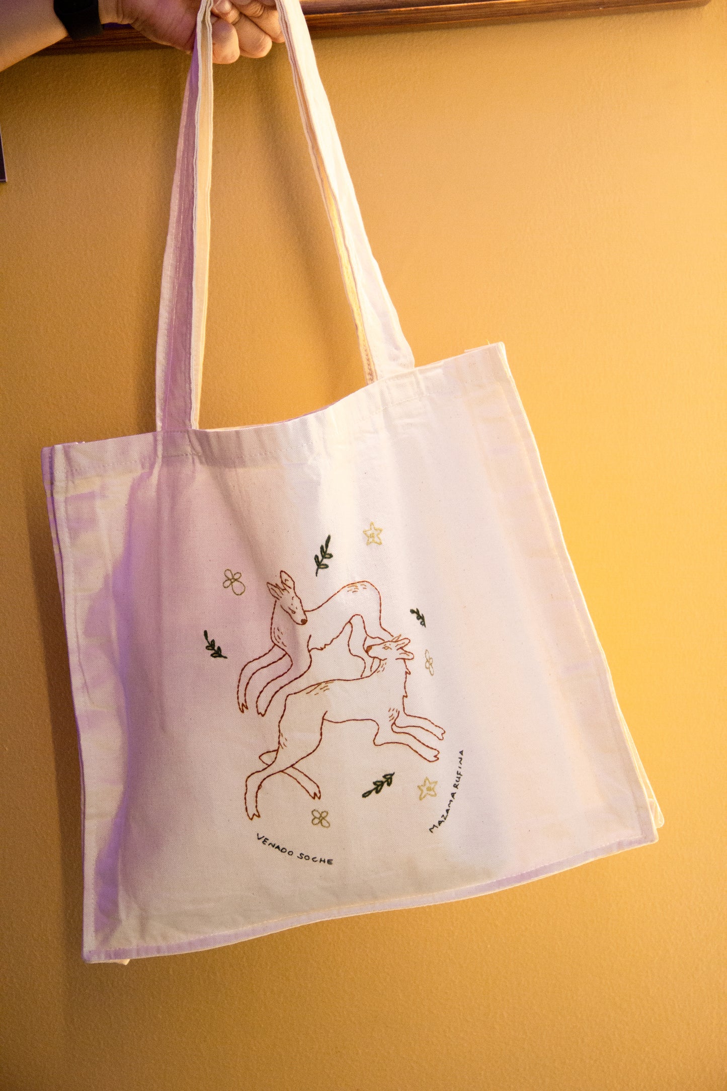 Tote bag bordada a mano
