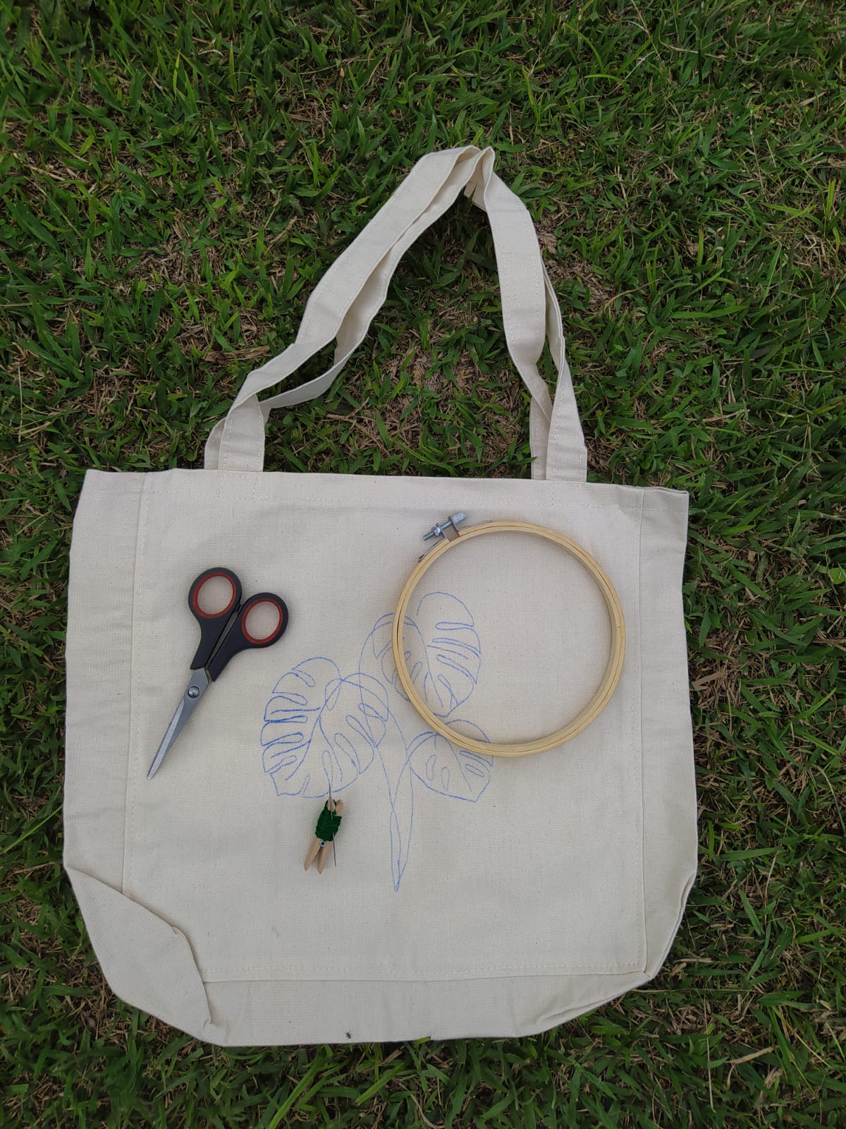 Tote bag bordada a mano